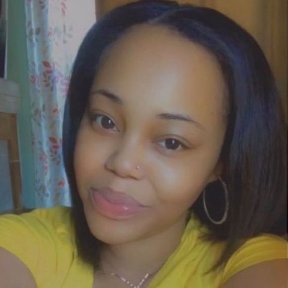 Meet your Posher, Nicole - Picture 1 of 1